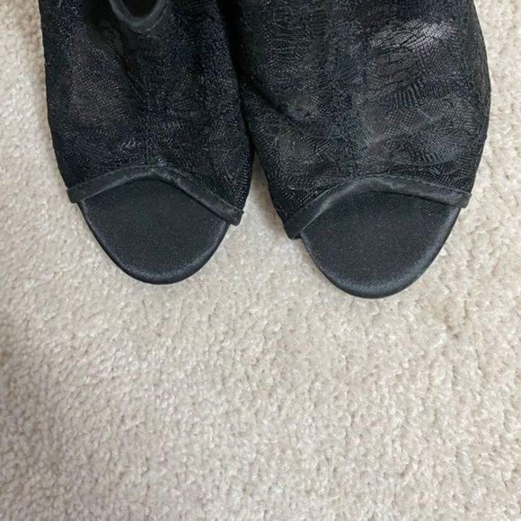 Charles David Black Lace Strappy Heels‎ - Picture 6 of 6